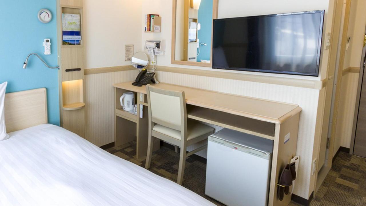 Toyoko Inn Ebina Eki Higashi Guchi Exterior photo
